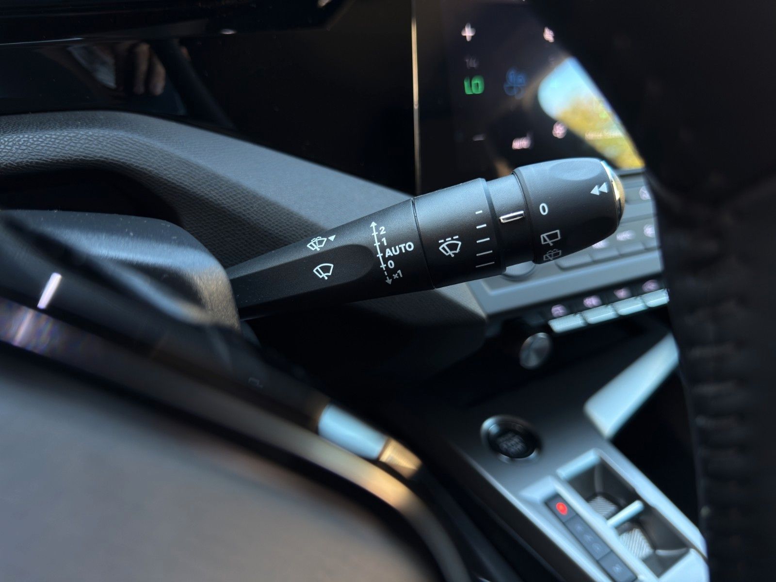 Fahrzeugabbildung Peugeot 308 SW Hybrid 145 Allure *CarPlay*