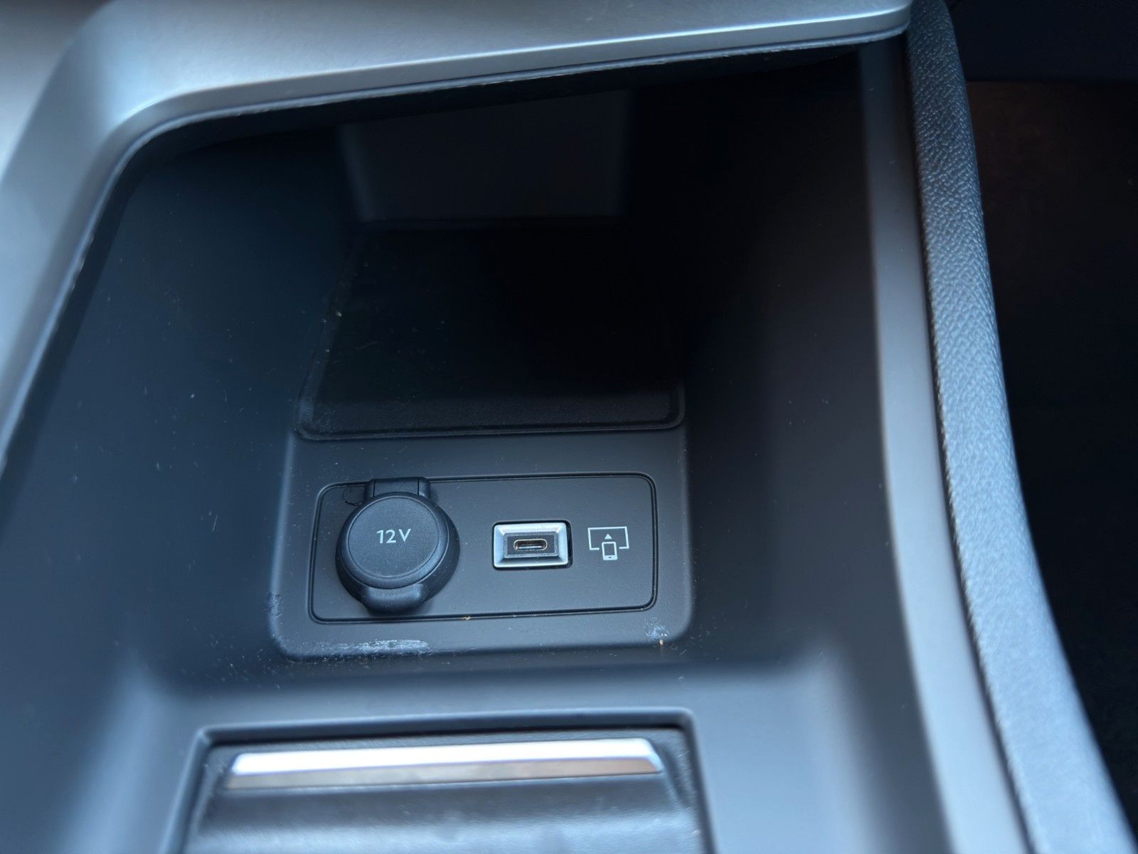 Fahrzeugabbildung Peugeot 308 SW Hybrid 145 Allure *CarPlay*