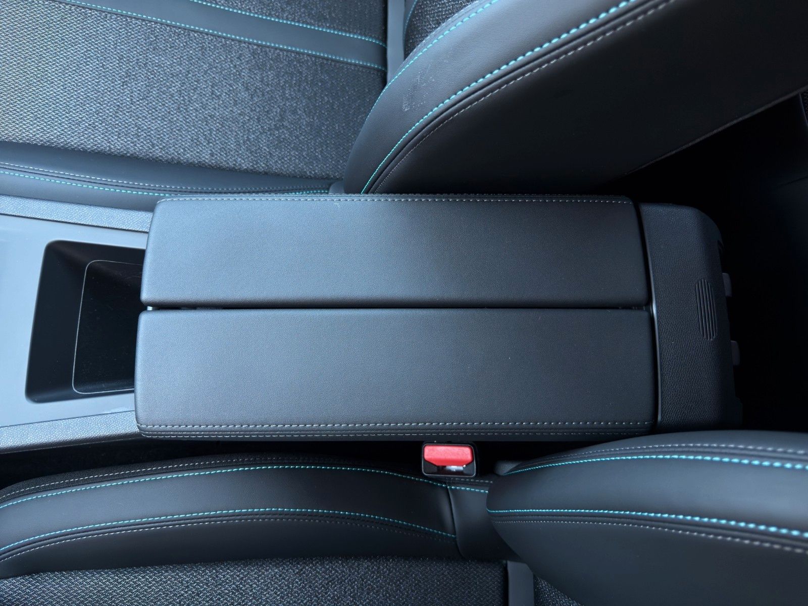 Fahrzeugabbildung Peugeot 308 SW Hybrid 145 Allure *CarPlay*