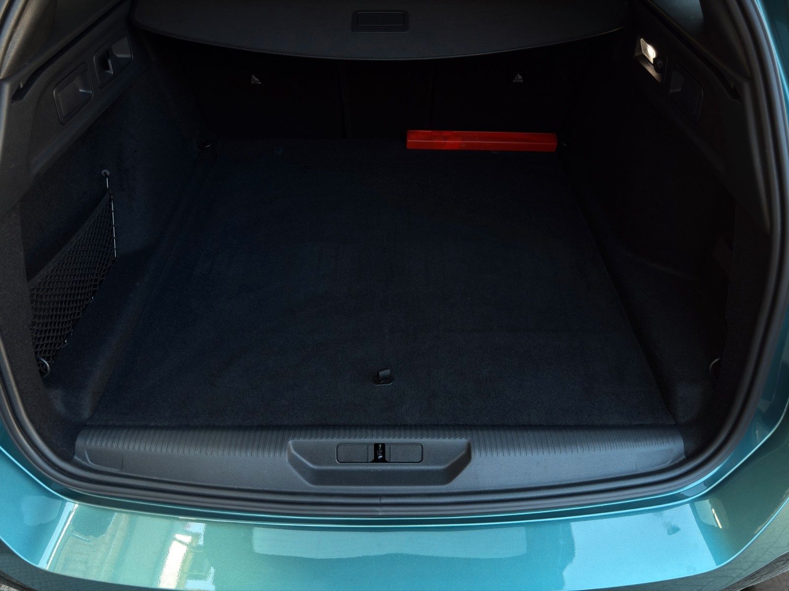 Fahrzeugabbildung Peugeot 308 SW Hybrid 145 Allure *CarPlay*