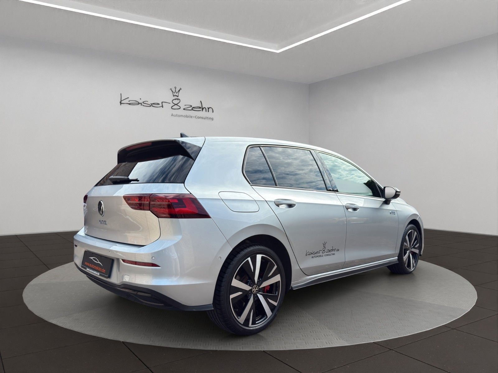 Fahrzeugabbildung Volkswagen Golf VIII 1.4 eHybrid OPF DSG GTE