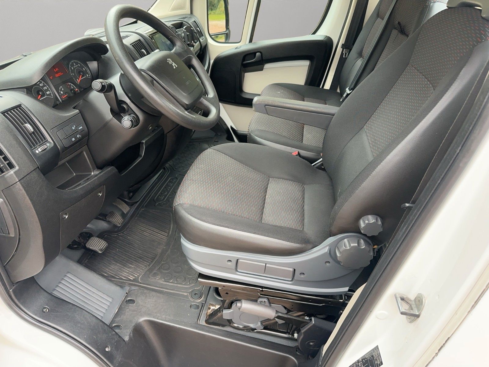 Fahrzeugabbildung Peugeot Boxer Autotransporter