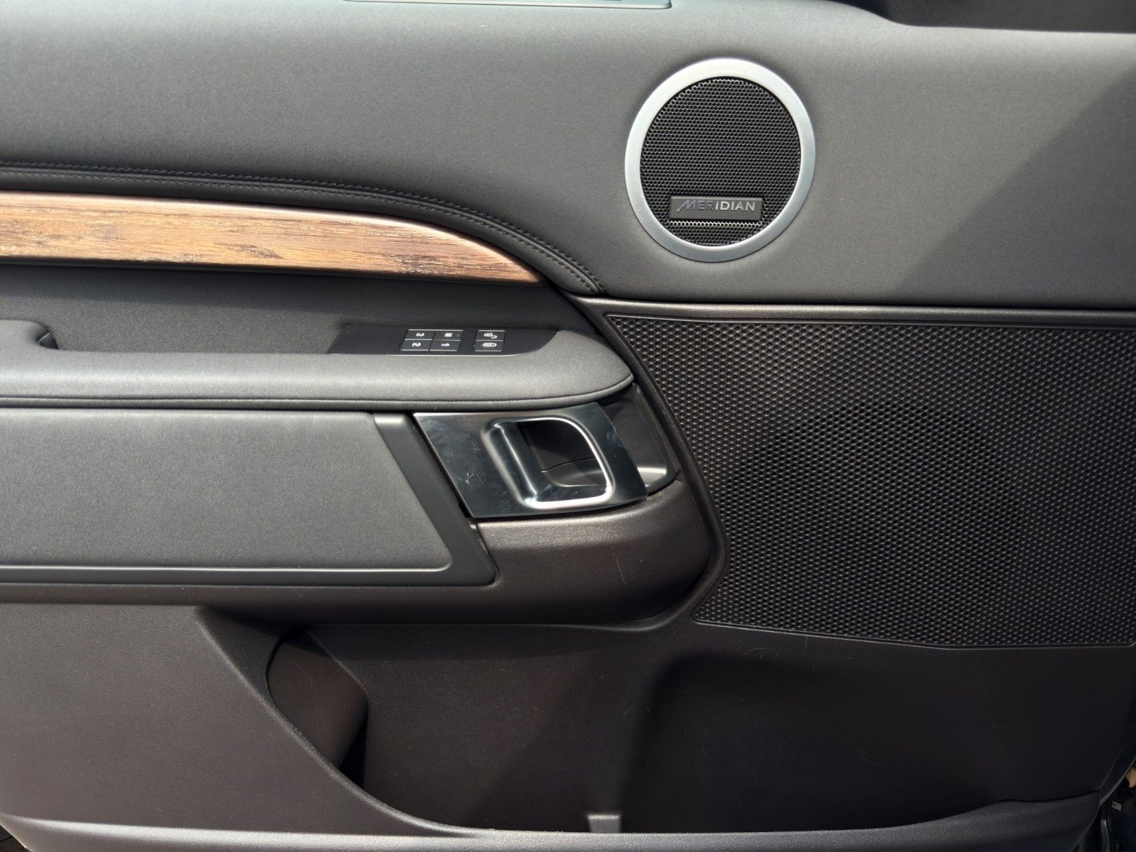 Fahrzeugabbildung Land Rover Discovery 5 HSE SDV6 *2. Hand*Rückfahrkamera*