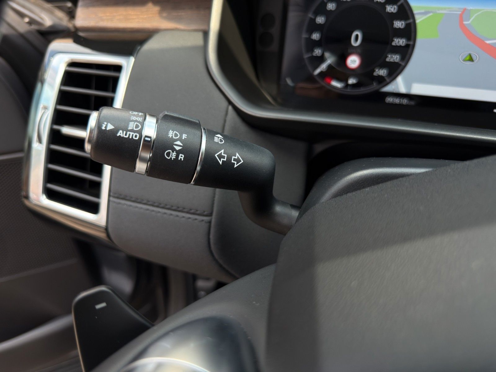 Fahrzeugabbildung Land Rover Discovery 5 HSE SDV6 *2. Hand*Rückfahrkamera*
