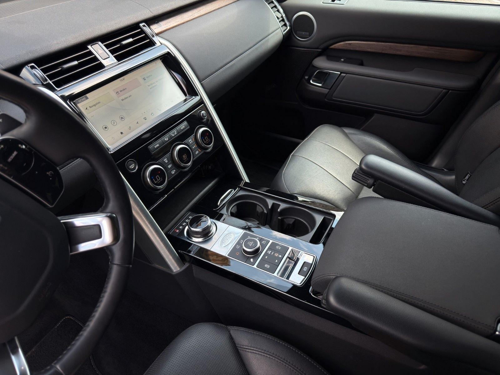 Fahrzeugabbildung Land Rover Discovery 5 HSE SDV6 *2. Hand*Rückfahrkamera*