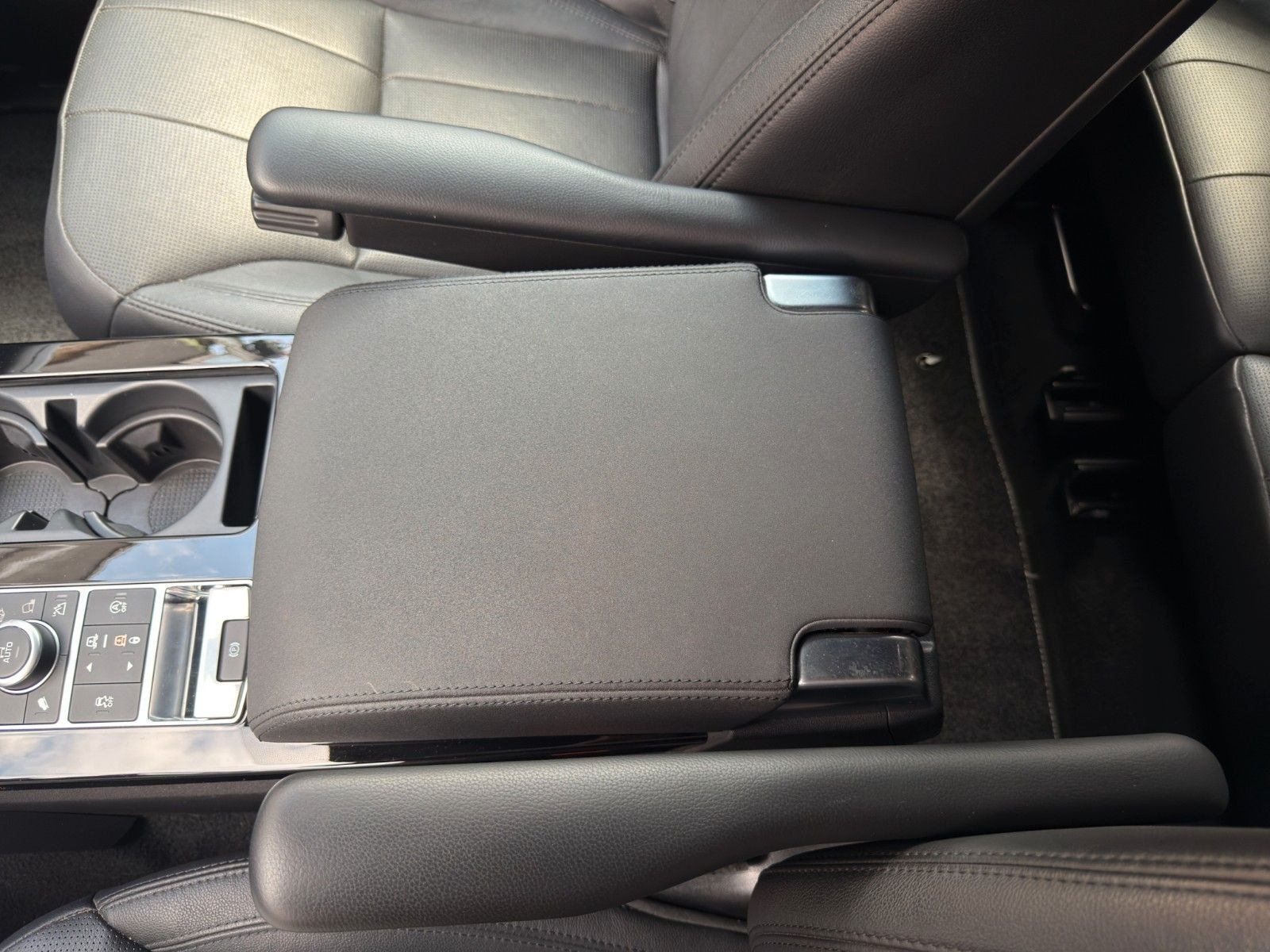 Fahrzeugabbildung Land Rover Discovery 5 HSE SDV6 *2. Hand*Rückfahrkamera*