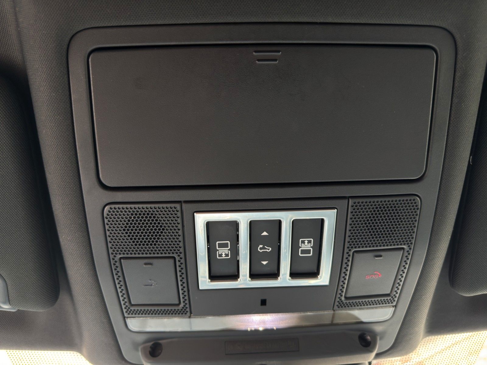 Fahrzeugabbildung Land Rover Discovery 5 HSE SDV6 *2. Hand*Rückfahrkamera*