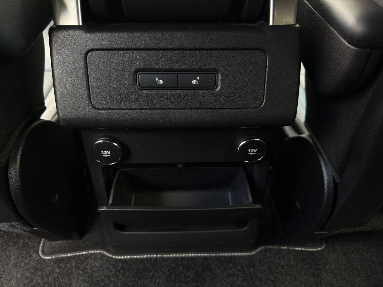 Fahrzeugabbildung Land Rover Discovery 5 HSE SDV6 *2. Hand*Rückfahrkamera*