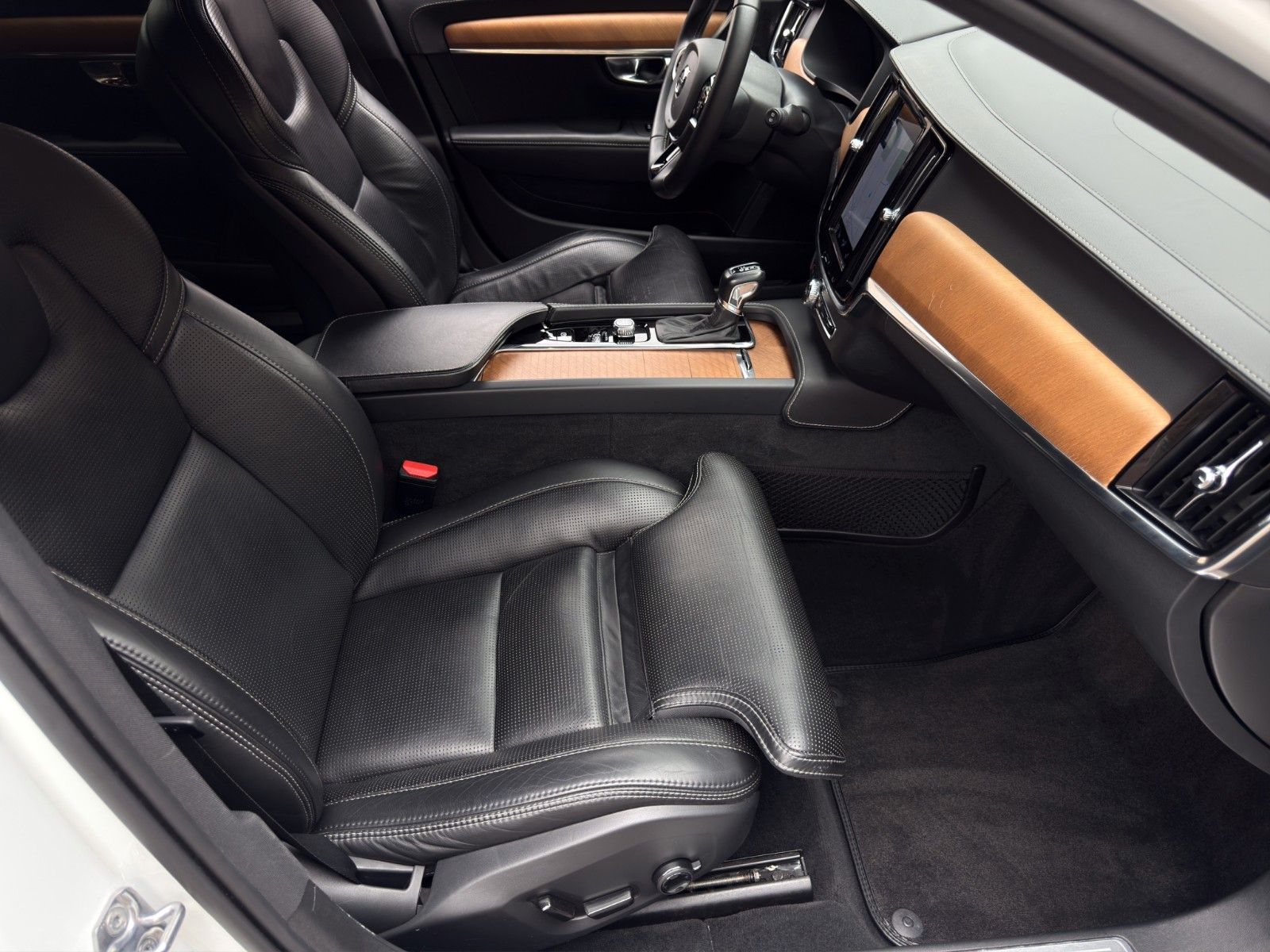 Fahrzeugabbildung Volvo V90 D4 Inscription *2.Hand*Sitzklima*CarPlay*