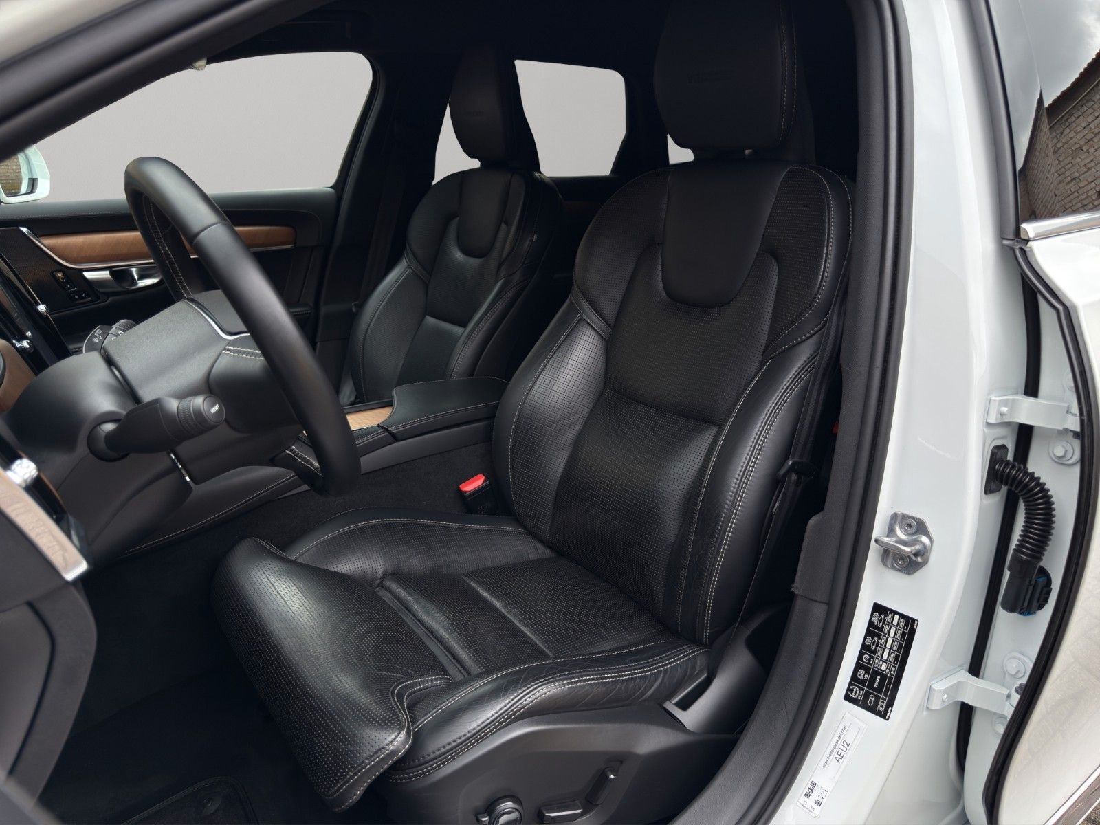 Fahrzeugabbildung Volvo V90 D4 Inscription *2.Hand*Sitzklima*CarPlay*