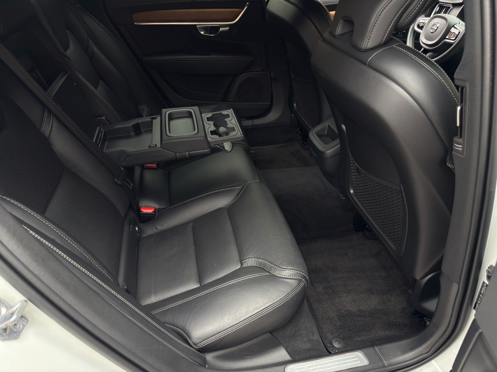 Fahrzeugabbildung Volvo V90 D4 Inscription *2.Hand*Sitzklima*CarPlay*