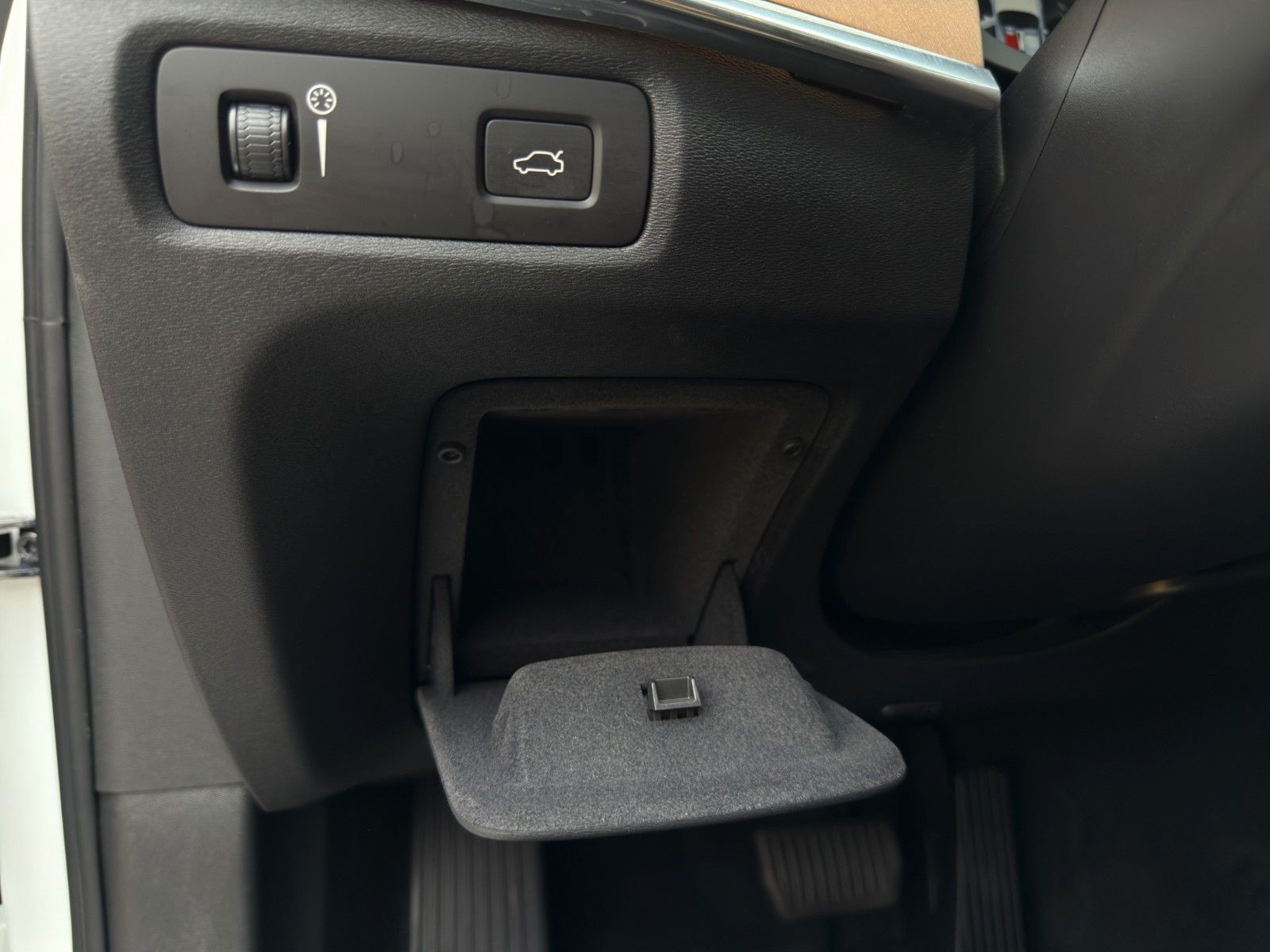 Fahrzeugabbildung Volvo V90 D4 Inscription *2.Hand*Sitzklima*CarPlay*
