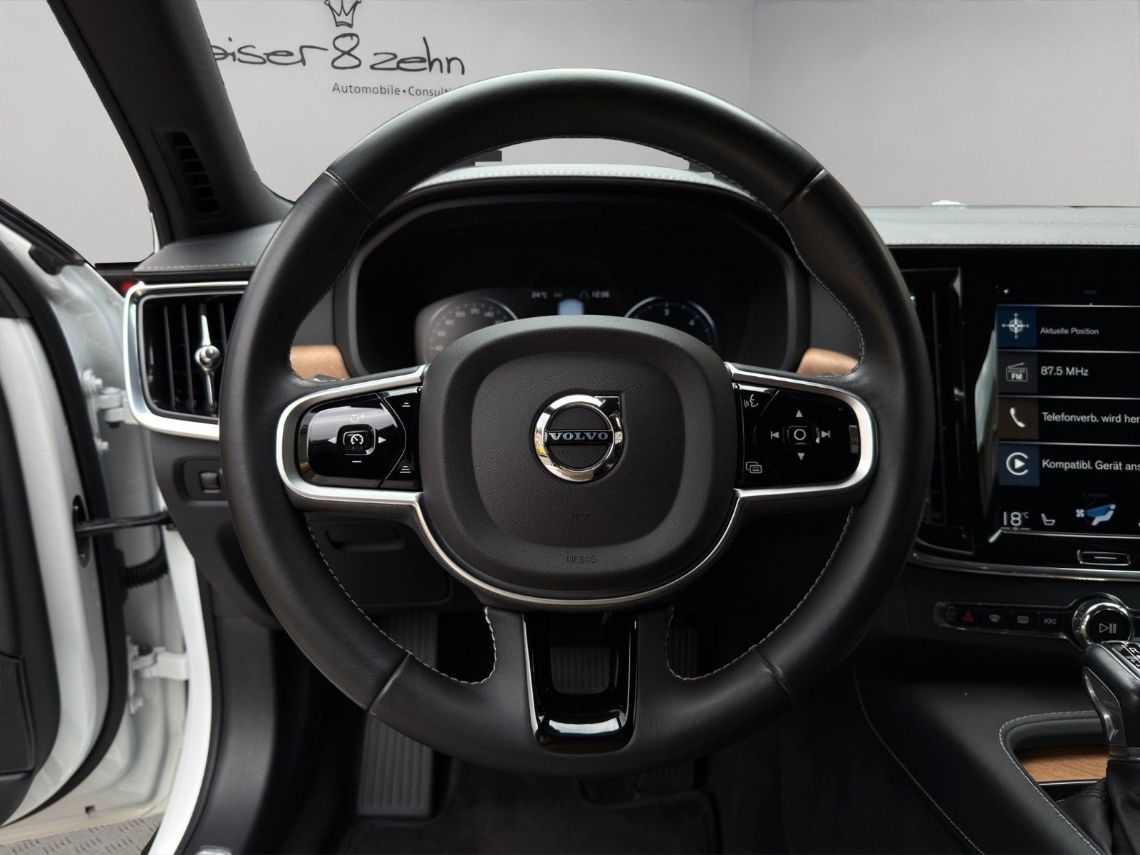 Fahrzeugabbildung Volvo V90 D4 Inscription *2.Hand*Sitzklima*CarPlay*