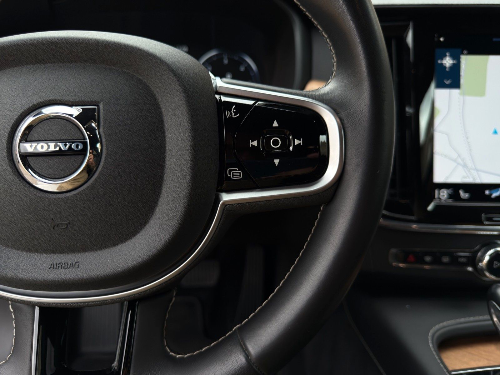 Fahrzeugabbildung Volvo V90 D4 Inscription *2.Hand*Sitzklima*CarPlay*