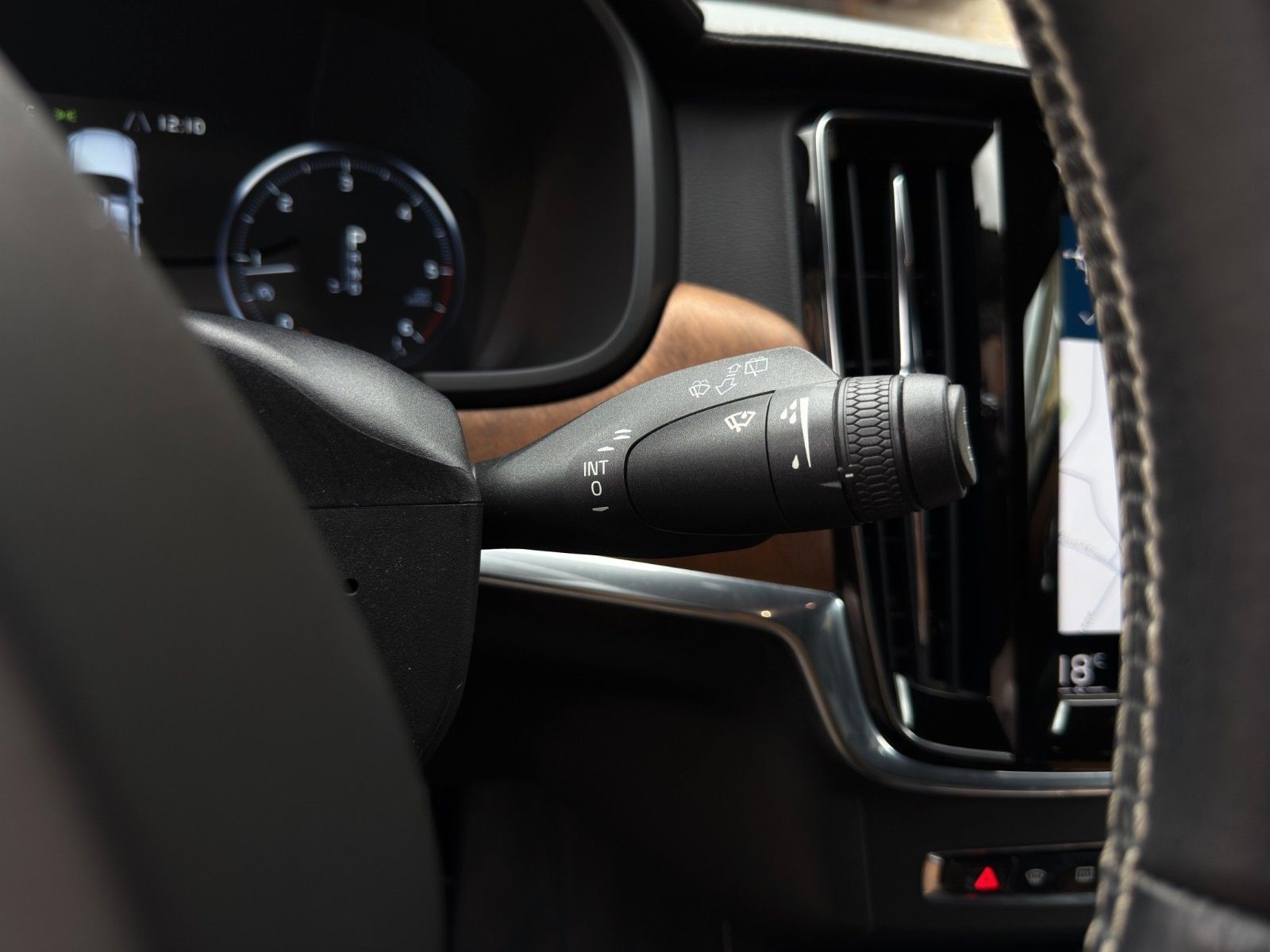 Fahrzeugabbildung Volvo V90 D4 Inscription *2.Hand*Sitzklima*CarPlay*