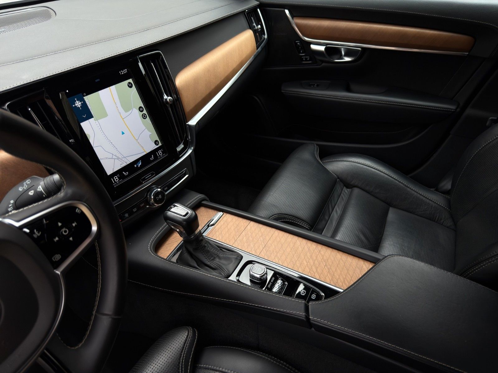Fahrzeugabbildung Volvo V90 D4 Inscription *2.Hand*Sitzklima*CarPlay*