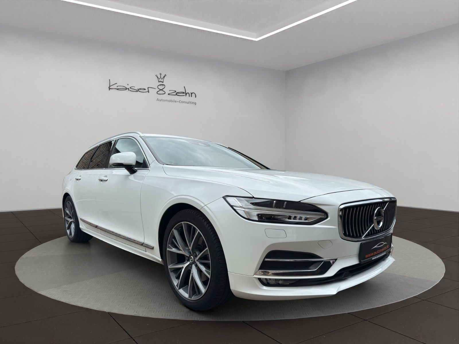 Fahrzeugabbildung Volvo V90 D4 Inscription *2.Hand*Sitzklima*CarPlay*