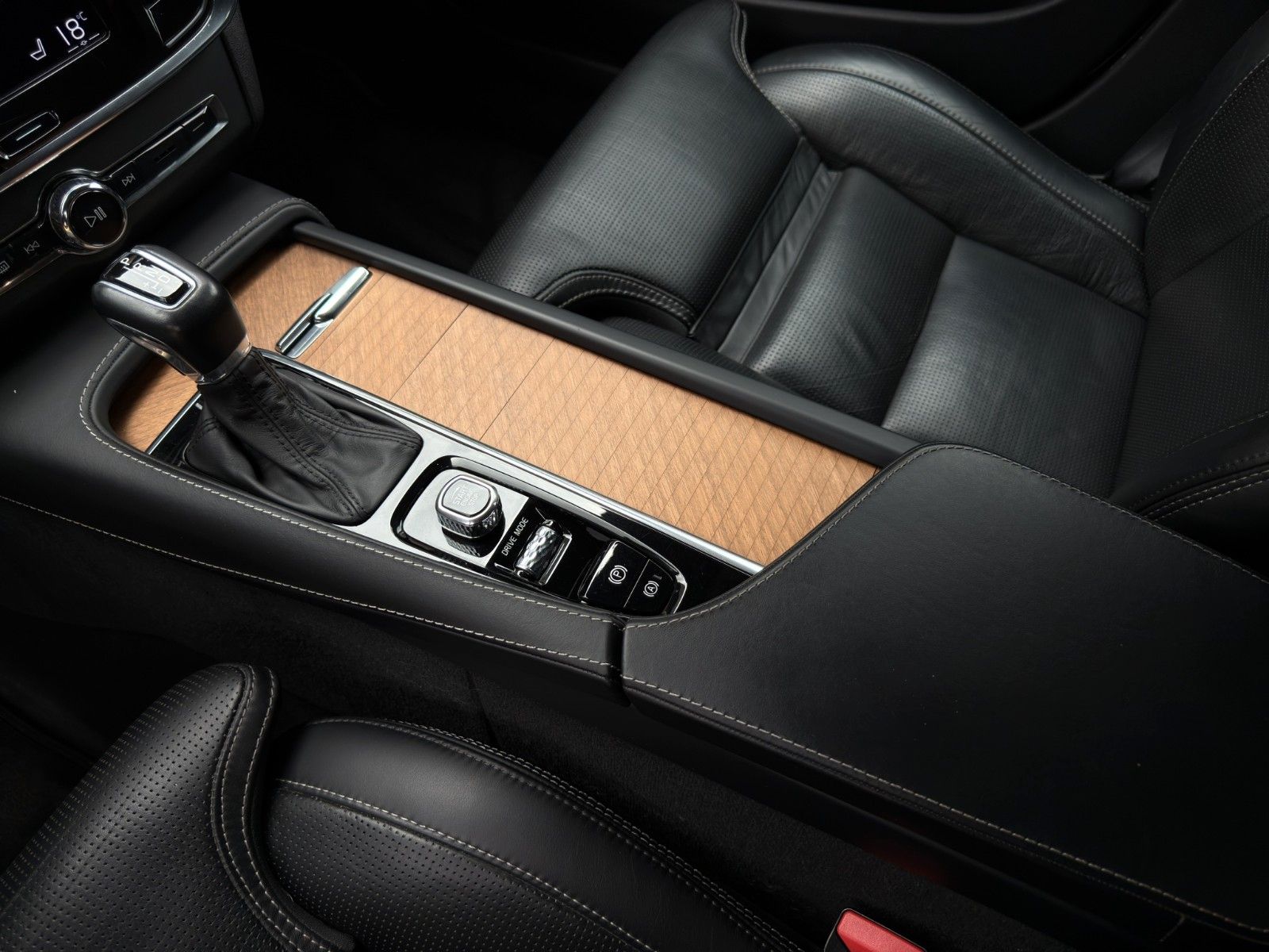 Fahrzeugabbildung Volvo V90 D4 Inscription *2.Hand*Sitzklima*CarPlay*