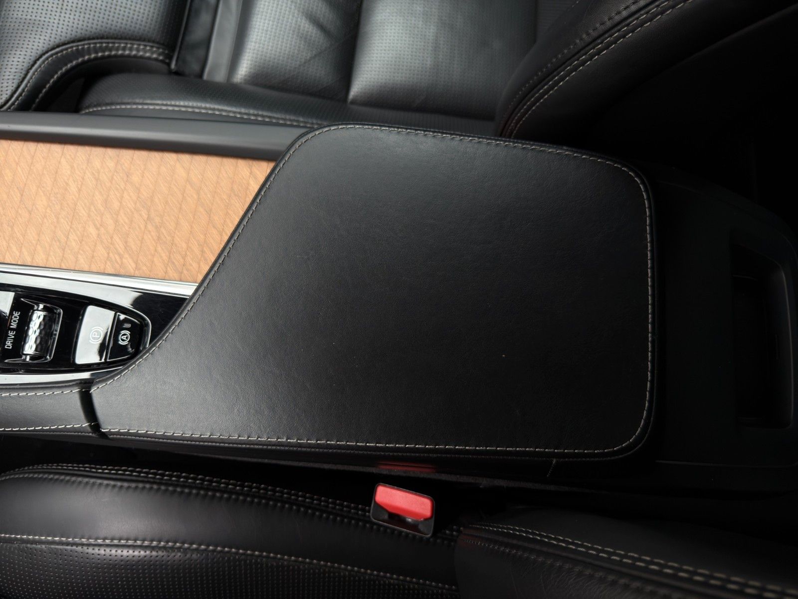 Fahrzeugabbildung Volvo V90 D4 Inscription *2.Hand*Sitzklima*CarPlay*