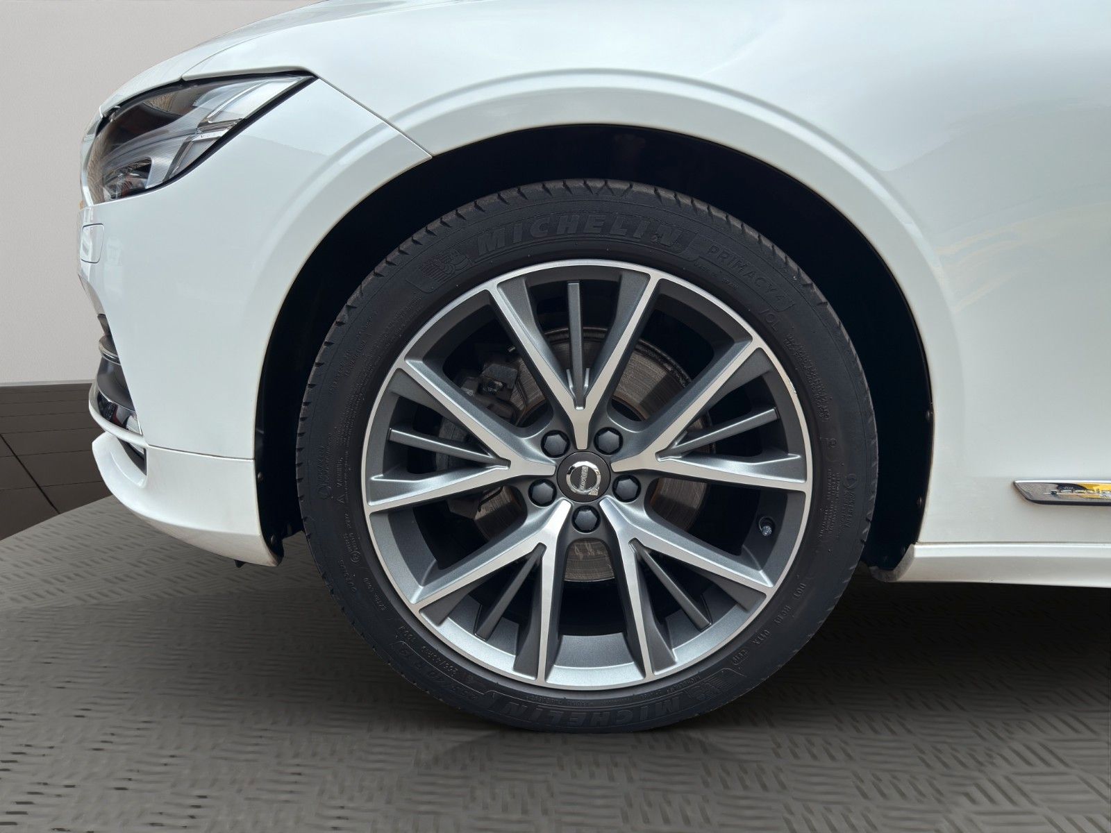 Fahrzeugabbildung Volvo V90 D4 Inscription *2.Hand*Sitzklima*CarPlay*