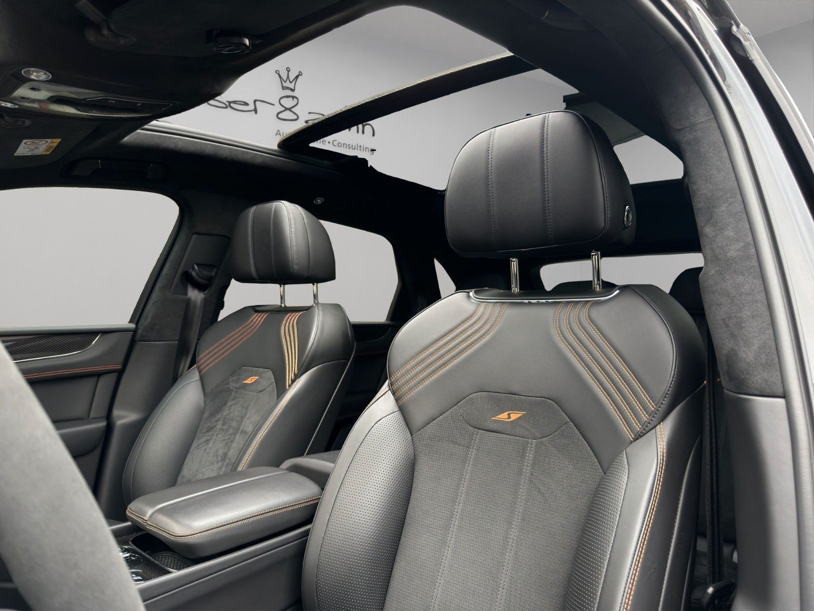 Fahrzeugabbildung Bentley Bentayga V8 S *Carbon* *AHK*