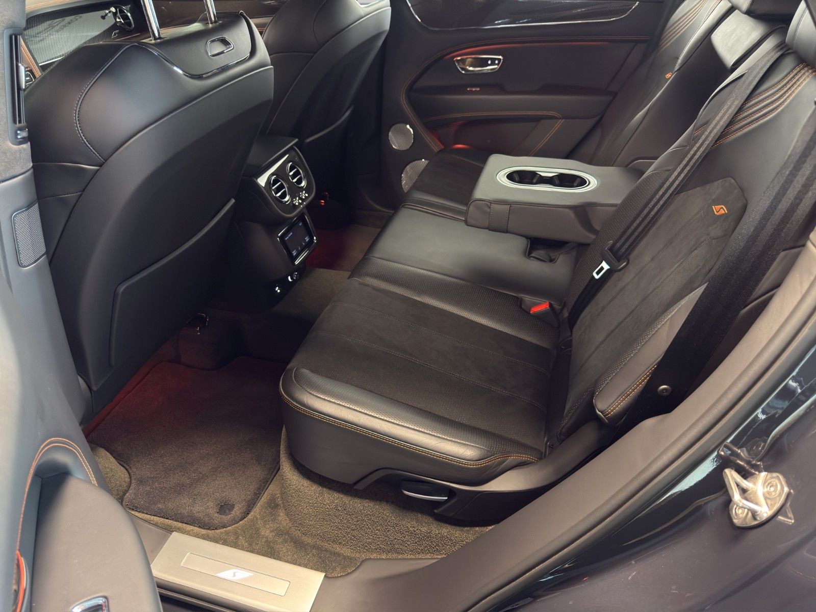 Fahrzeugabbildung Bentley Bentayga V8 S *Carbon* *AHK*