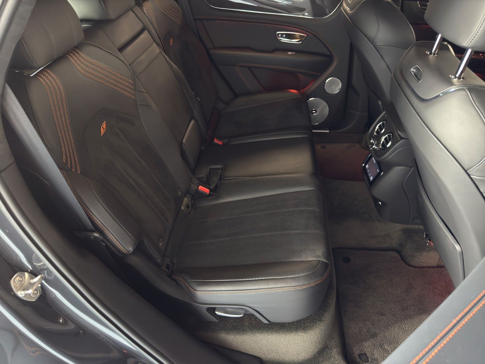 Fahrzeugabbildung Bentley Bentayga V8 S *Carbon* *AHK*