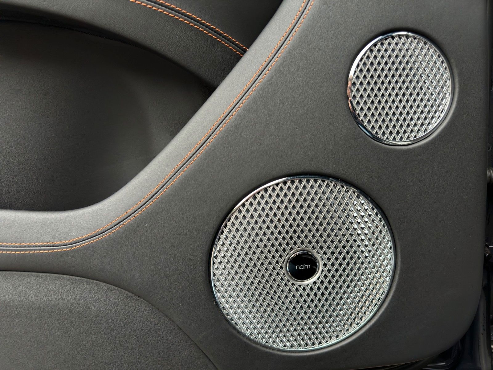 Fahrzeugabbildung Bentley Bentayga V8 S *Carbon* *AHK*
