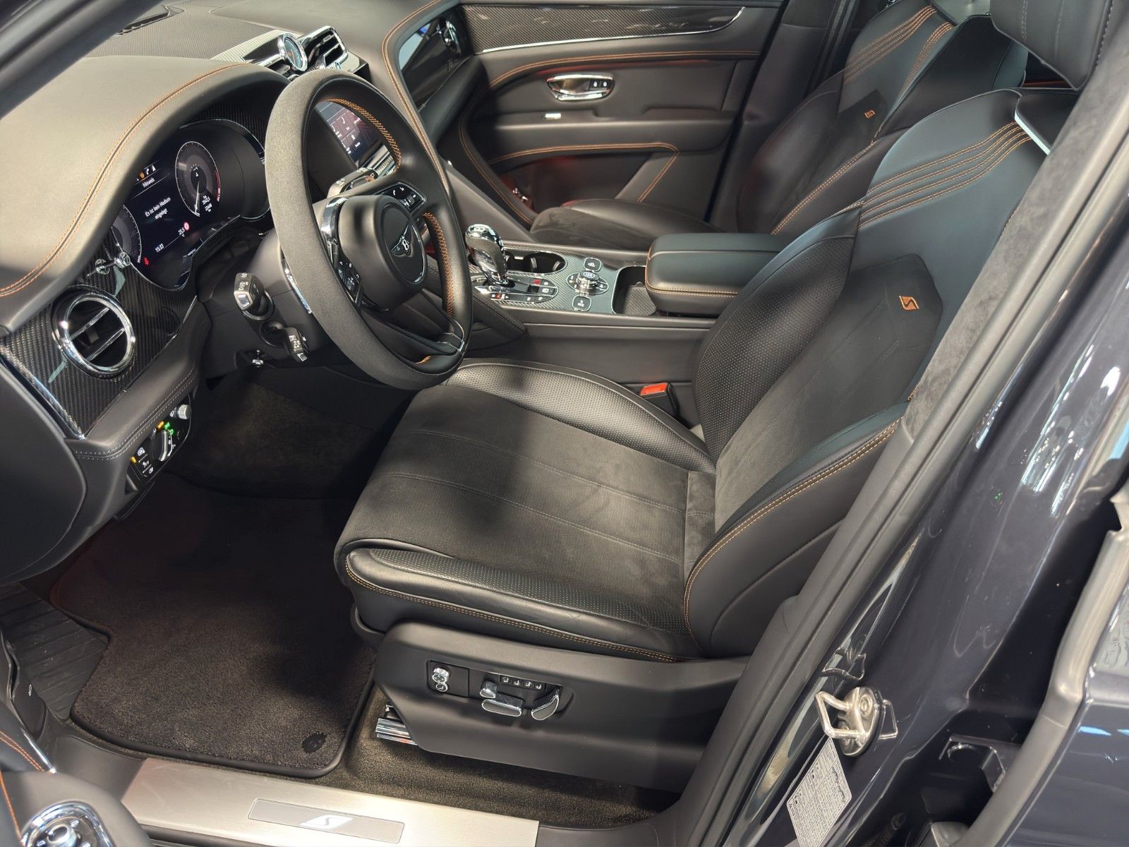 Fahrzeugabbildung Bentley Bentayga V8 S *Carbon* *AHK*