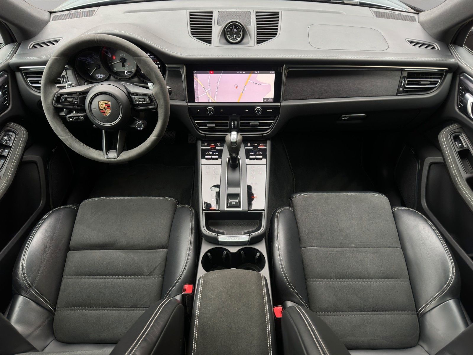 Fahrzeugabbildung Porsche Macan GTS *Burmester* *Surround View*
