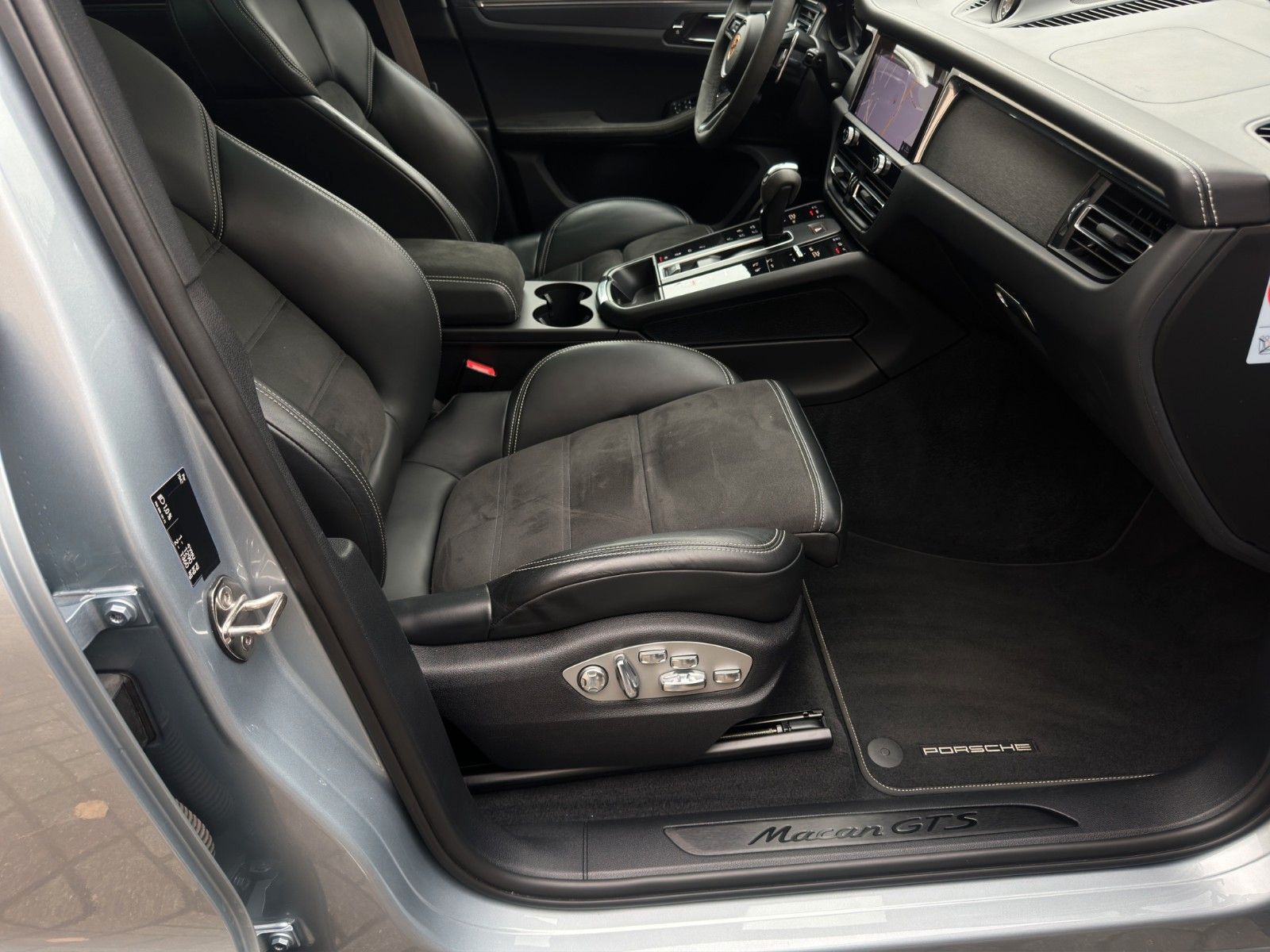Fahrzeugabbildung Porsche Macan GTS *Burmester* *Surround View*