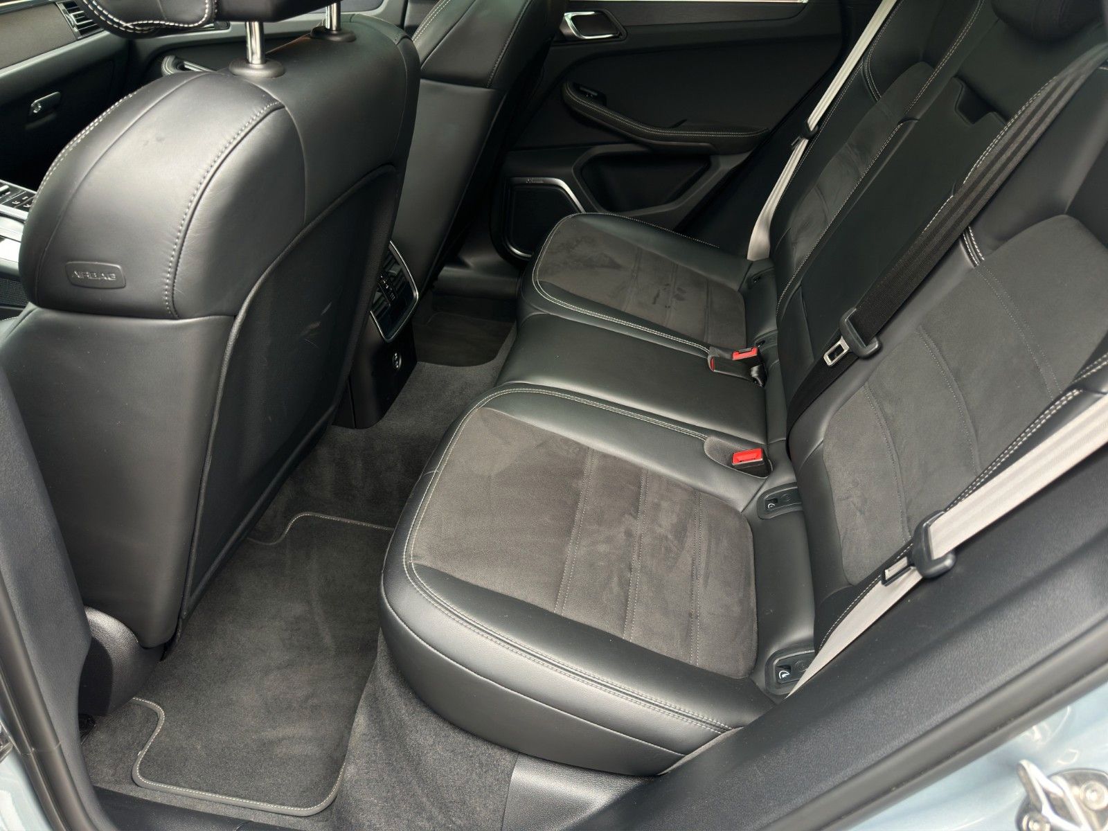 Fahrzeugabbildung Porsche Macan GTS *Burmester* *Surround View*