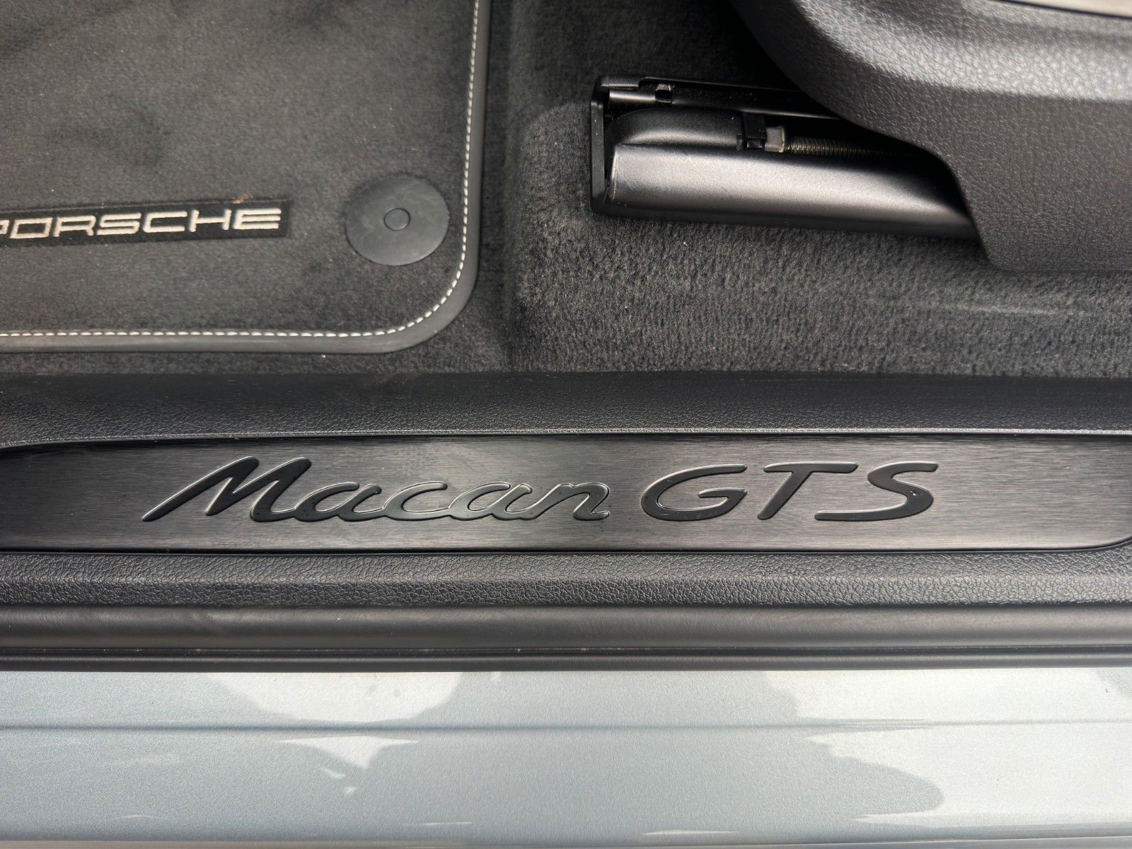 Fahrzeugabbildung Porsche Macan GTS *Burmester* *Surround View*