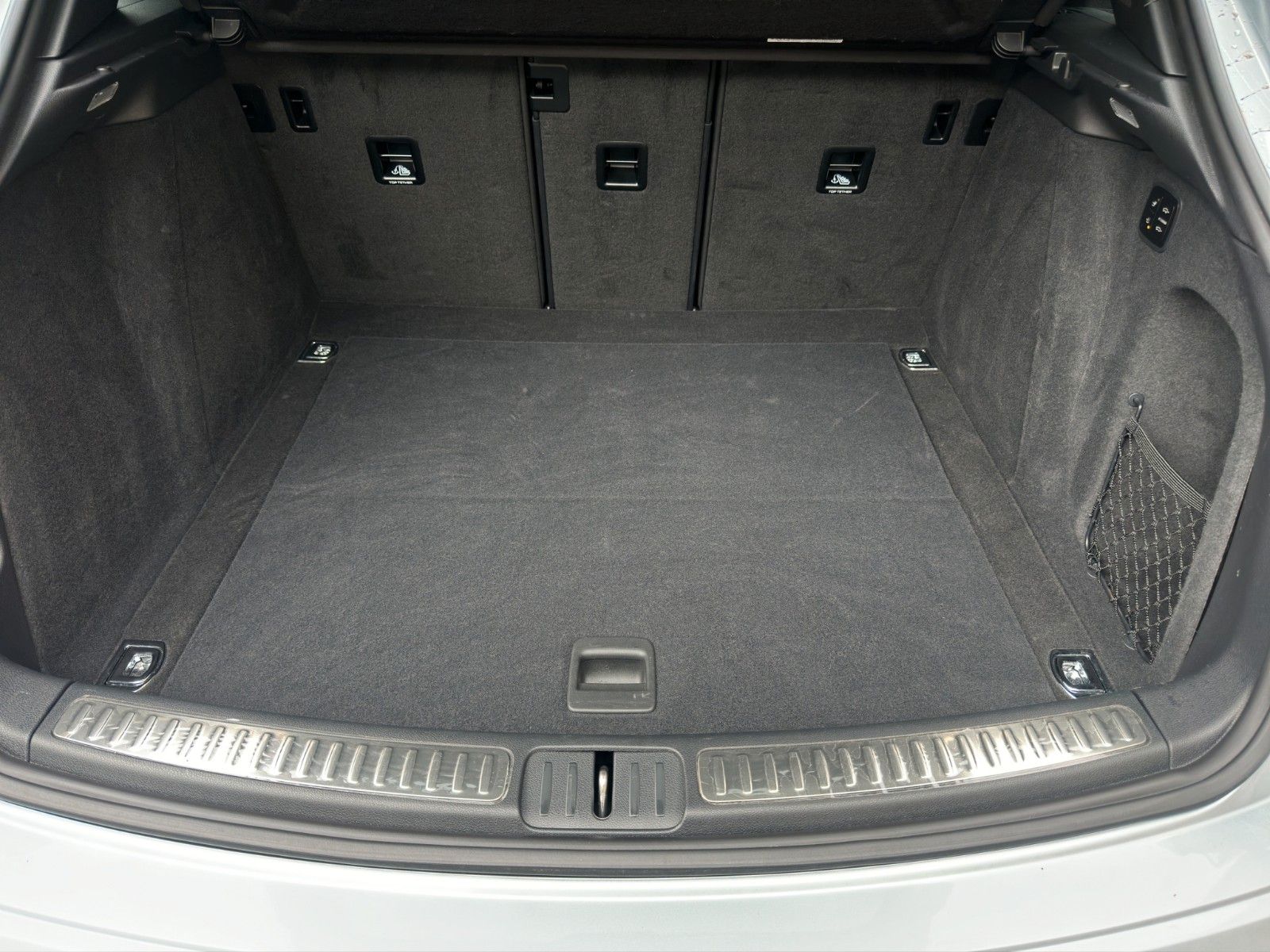 Fahrzeugabbildung Porsche Macan GTS *Burmester* *Surround View*