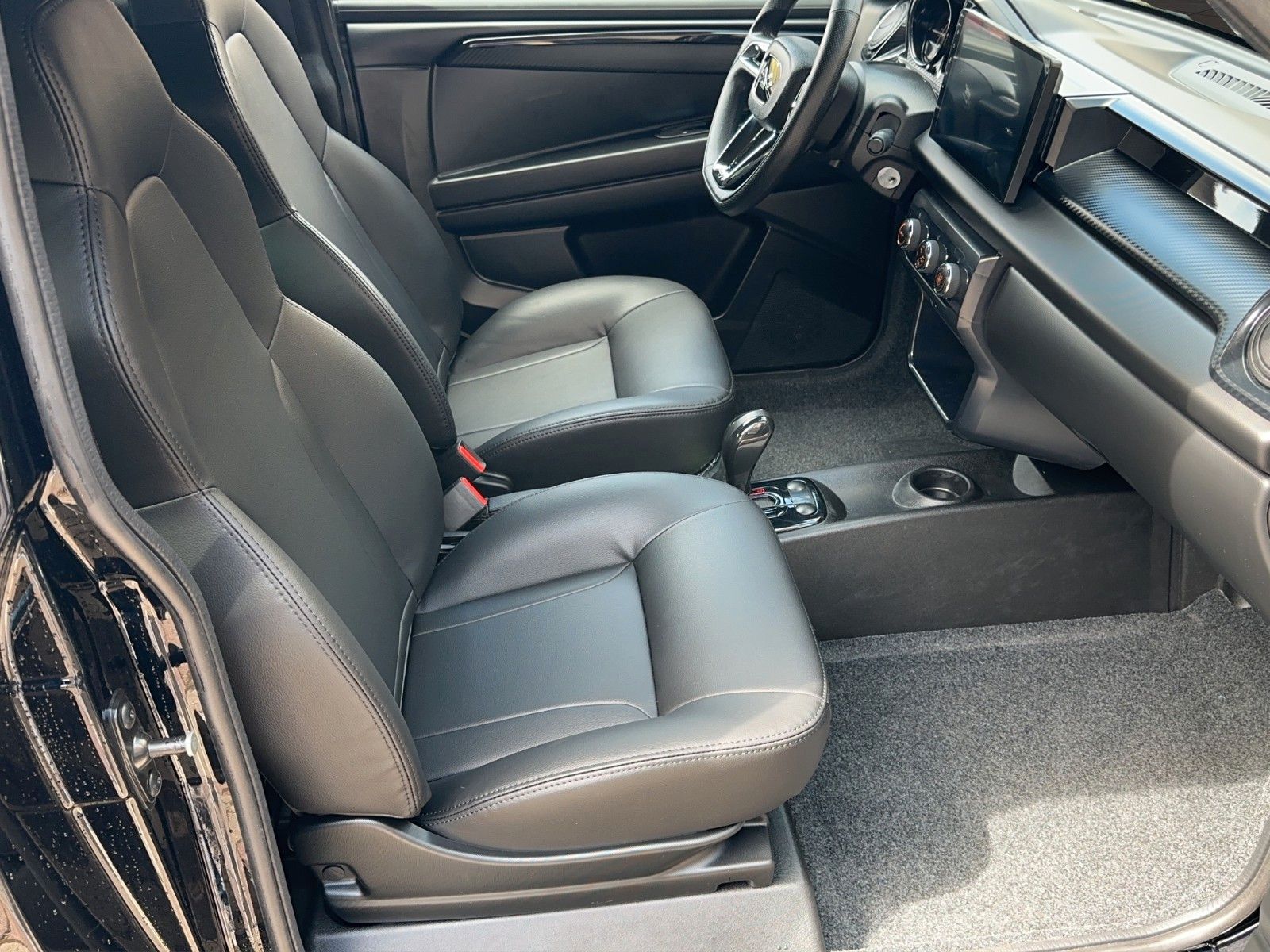 Fahrzeugabbildung Ligier JS 50 Sport Pack DCI Carplay