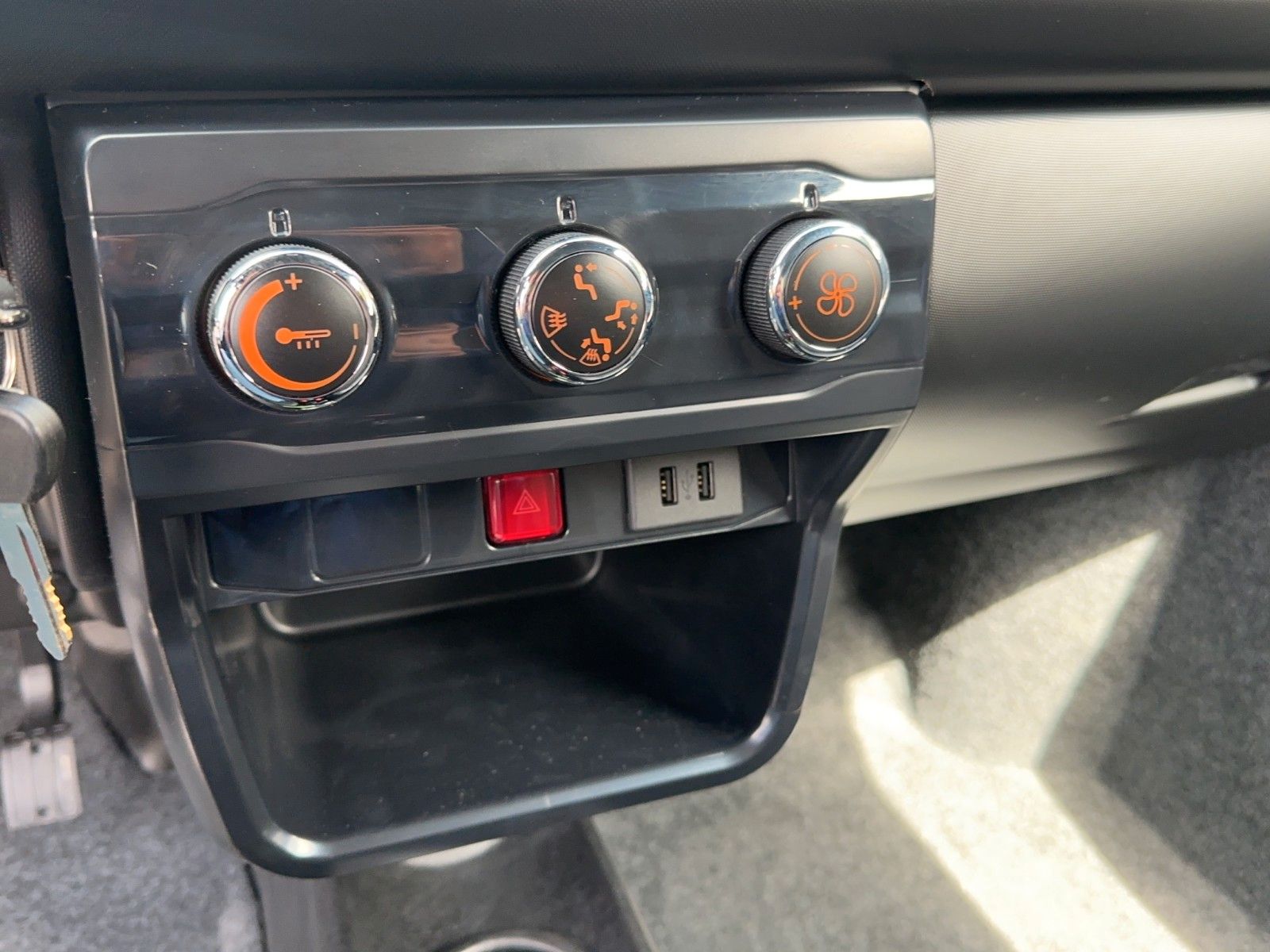 Fahrzeugabbildung Ligier JS 50 Sport Pack DCI Carplay