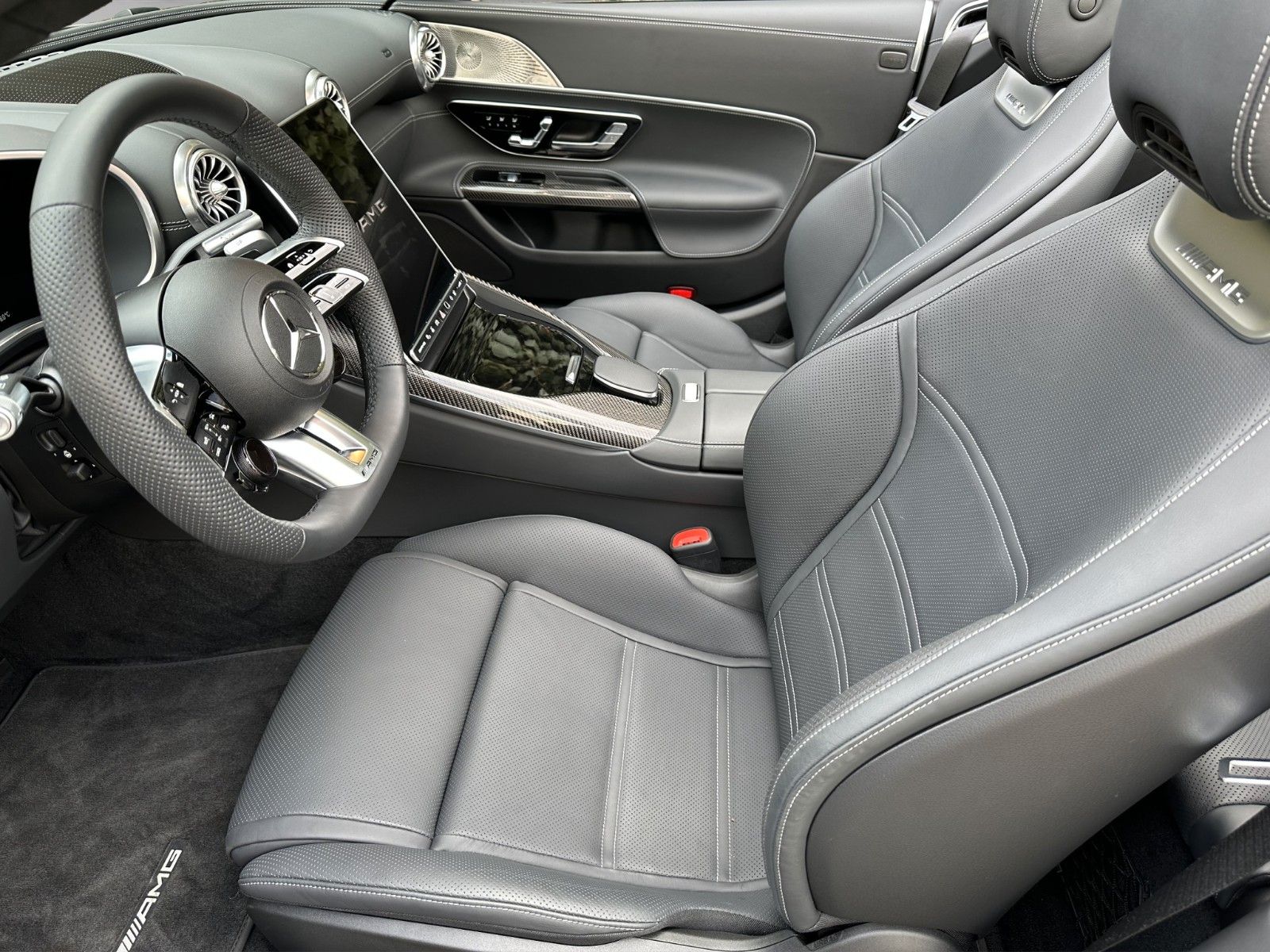Fahrzeugabbildung Mercedes-Benz SL 63 AMG 4 Matic +