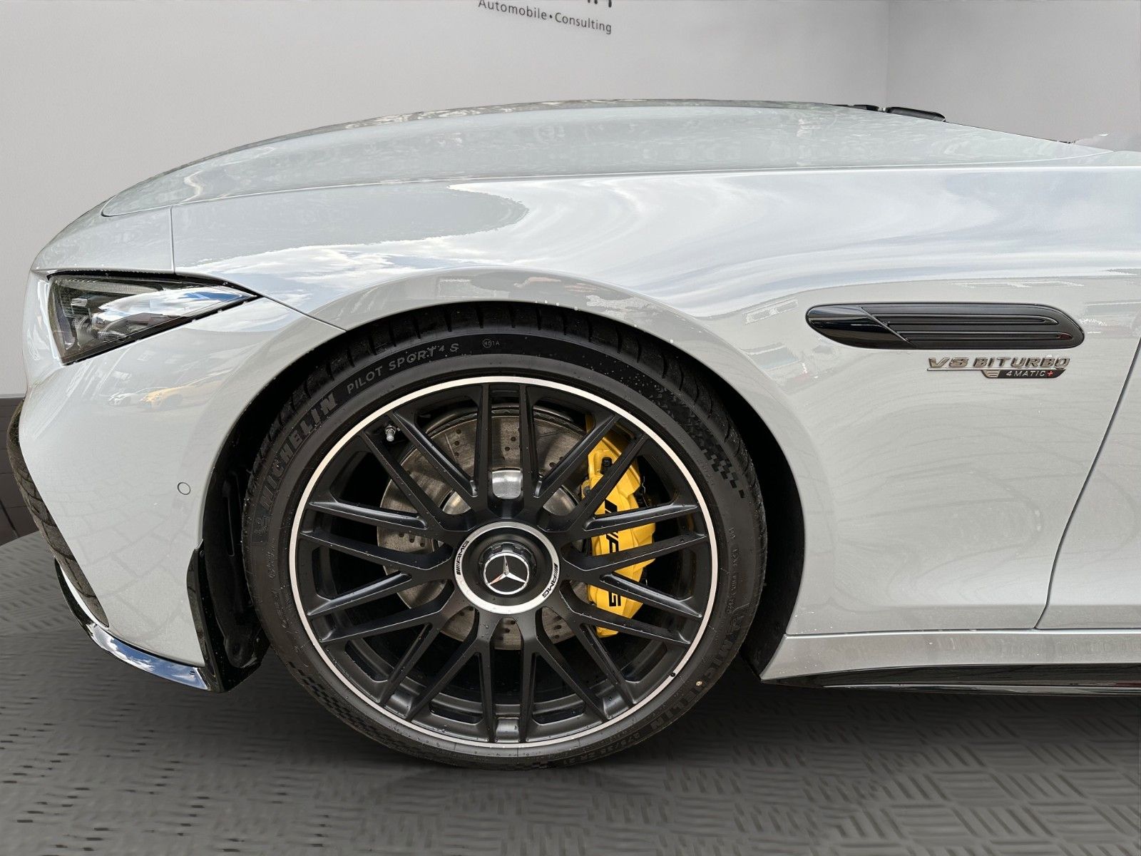 Fahrzeugabbildung Mercedes-Benz SL 63 AMG 4 Matic +
