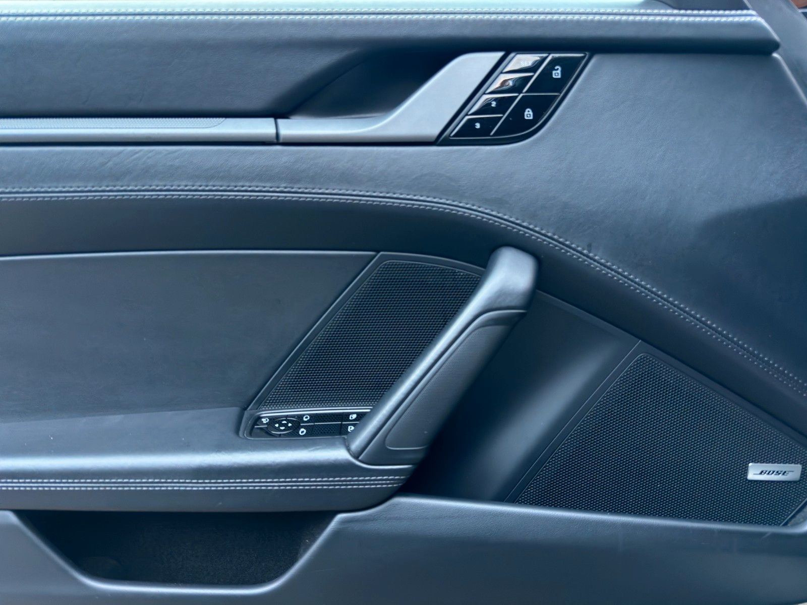 Fahrzeugabbildung Porsche 911 Carrera 4S (992.1) neuwertig