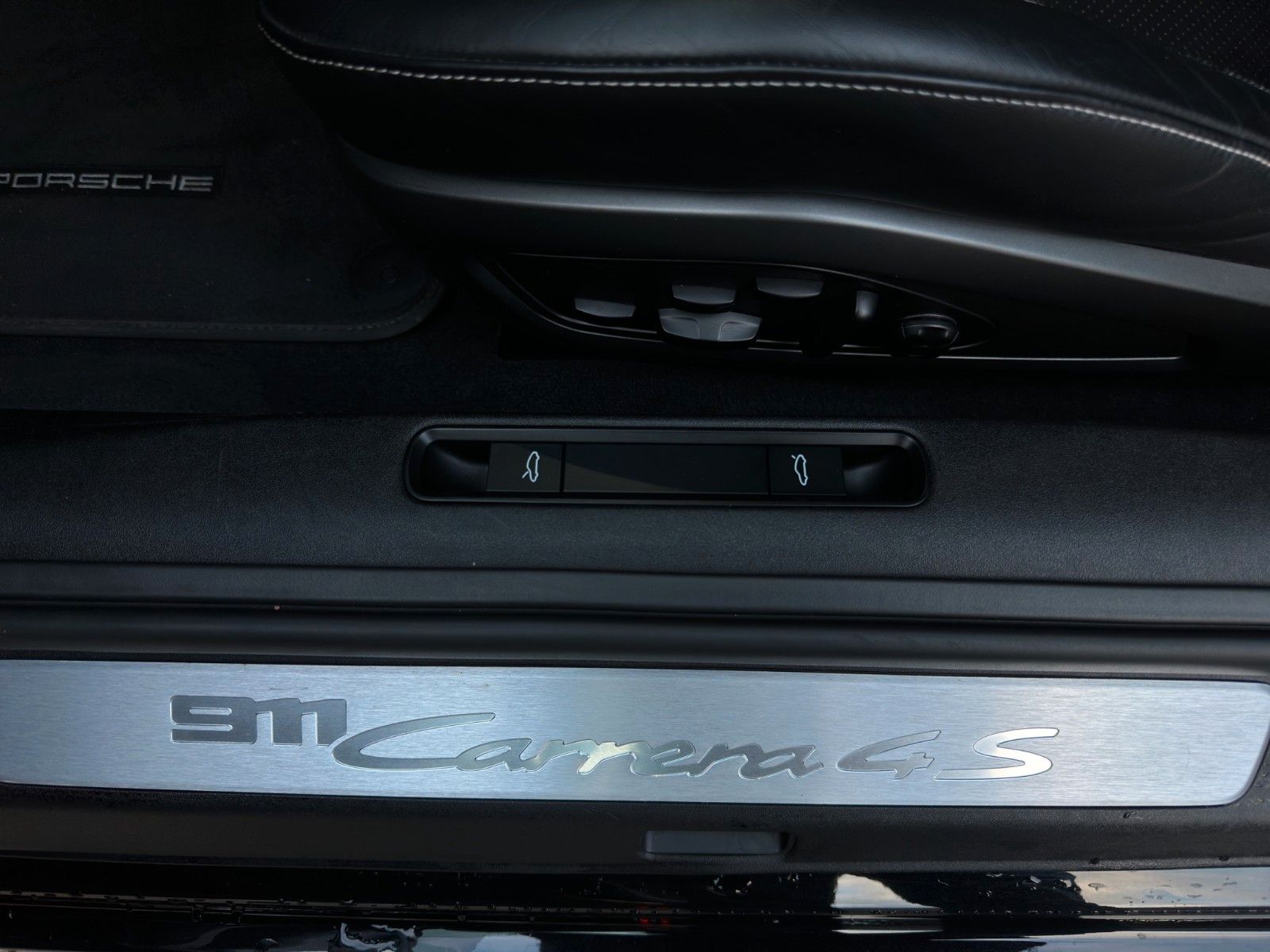 Fahrzeugabbildung Porsche 911 Carrera 4S (992.1) neuwertig