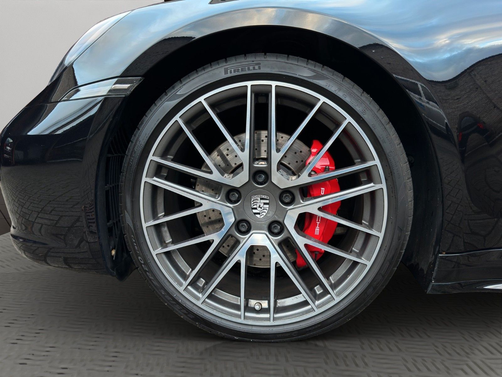 Fahrzeugabbildung Porsche 911 Carrera 4S (992.1) neuwertig