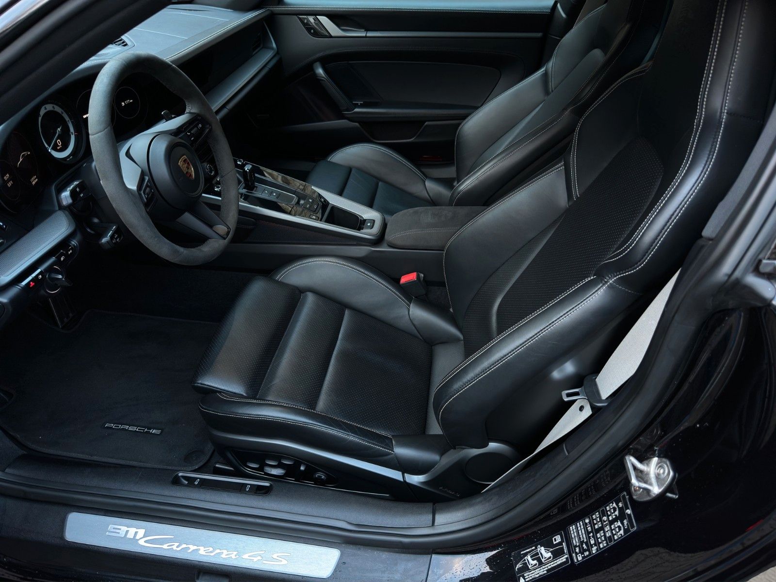 Fahrzeugabbildung Porsche 911 Carrera 4S (992.1) neuwertig