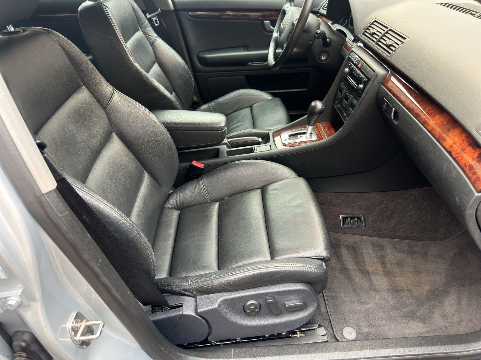 Fahrzeugabbildung Audi A4 B6 2.4 V6 *Automatik*