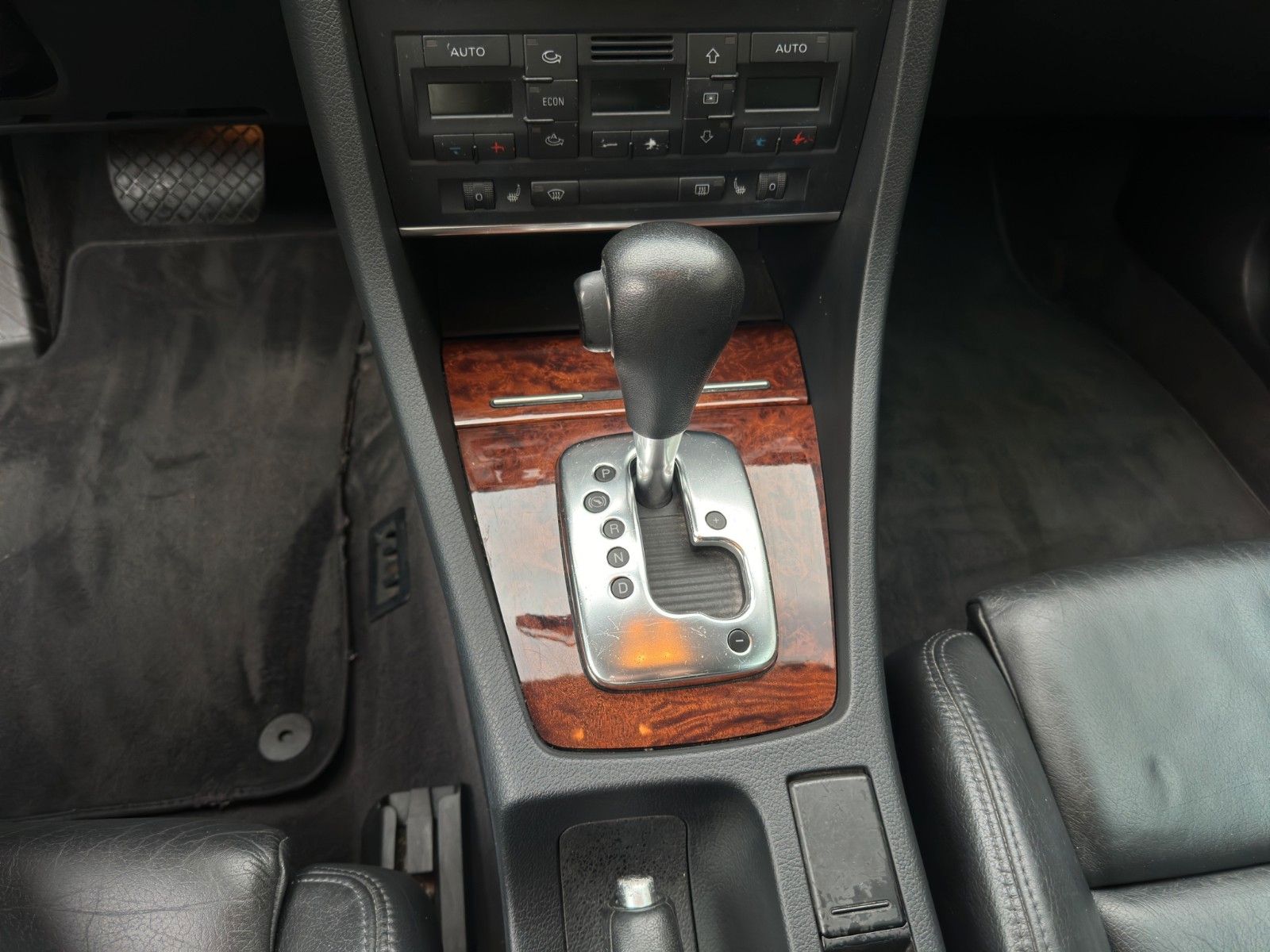 Fahrzeugabbildung Audi A4 B6 2.4 V6 *Automatik*