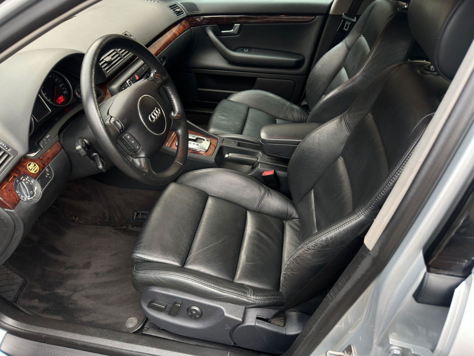 Fahrzeugabbildung Audi A4 B6 2.4 V6 *Automatik*