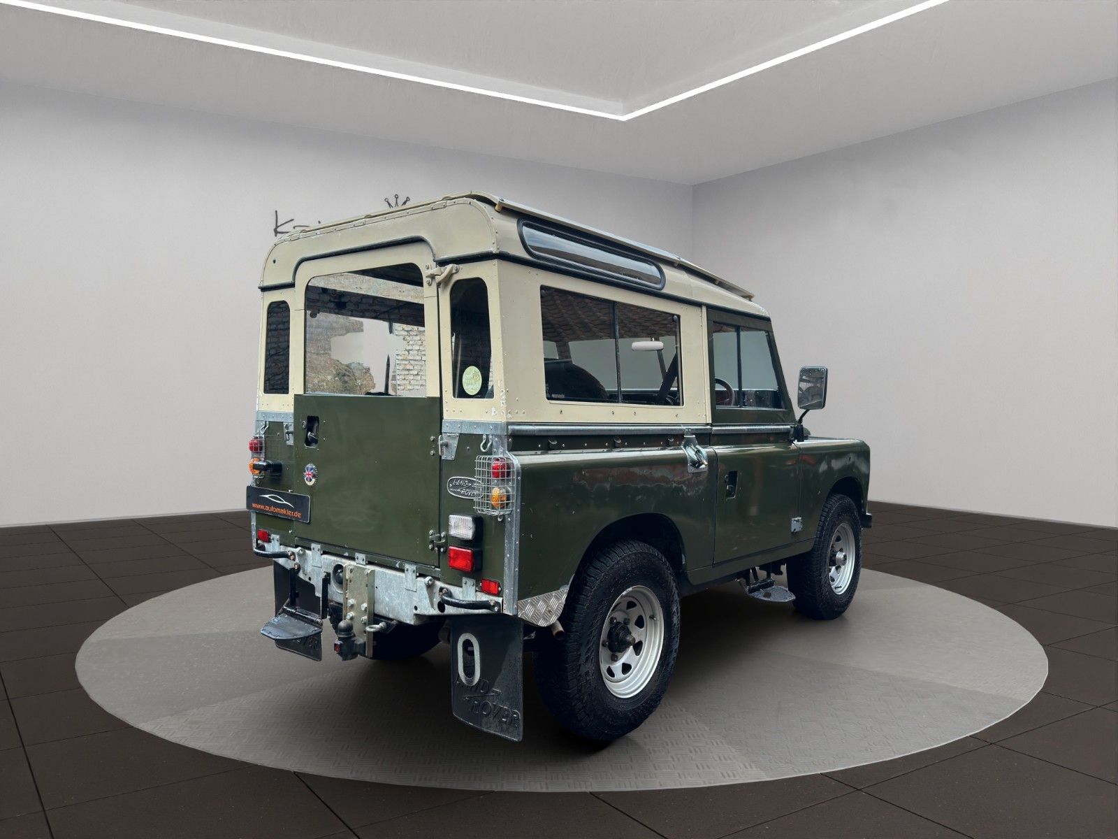 Fahrzeugabbildung Land Rover 88 Serie III *Classic Data 3+*