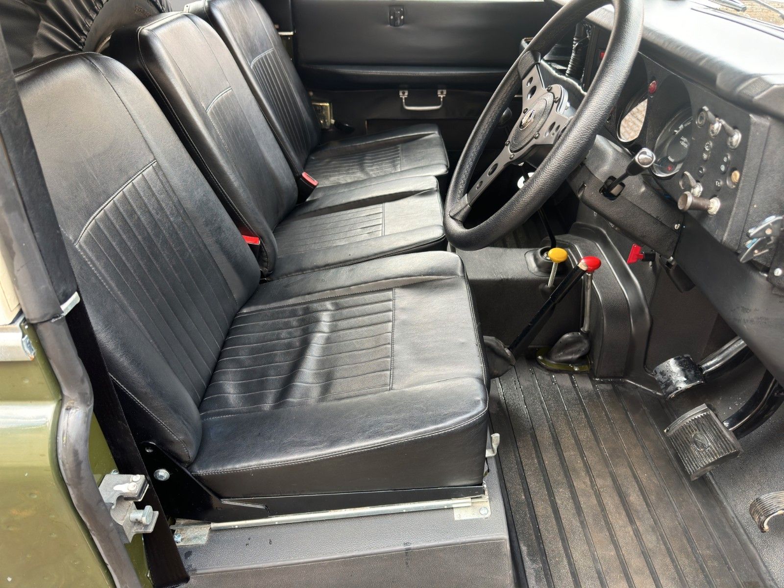 Fahrzeugabbildung Land Rover 88 Serie III *Classic Data 3+*