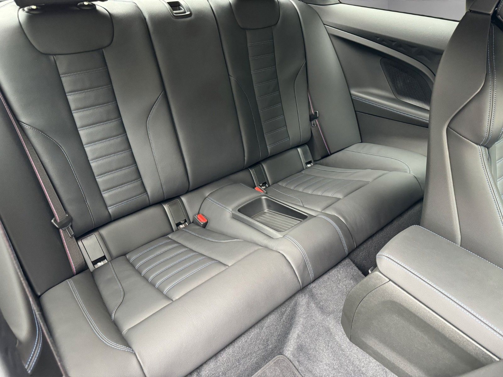 Fahrzeugabbildung BMW M2 G87 M-Driver's Package M-Carbondach neuwertig