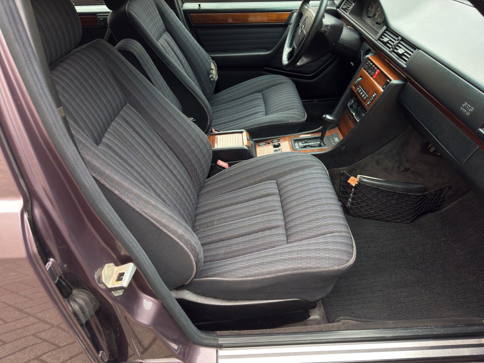 Fahrzeugabbildung Mercedes-Benz 220 TE (S124)