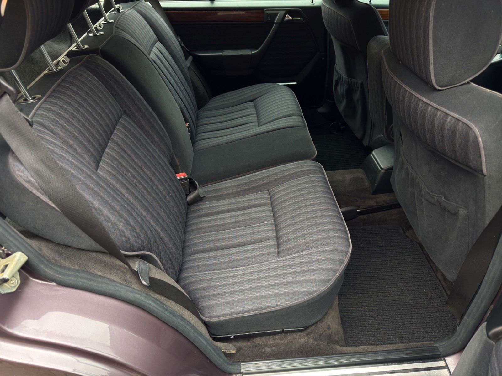 Fahrzeugabbildung Mercedes-Benz 220 TE (S124)